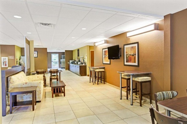 Microtel Inn & Suites By Wyndham Bryson City image 4