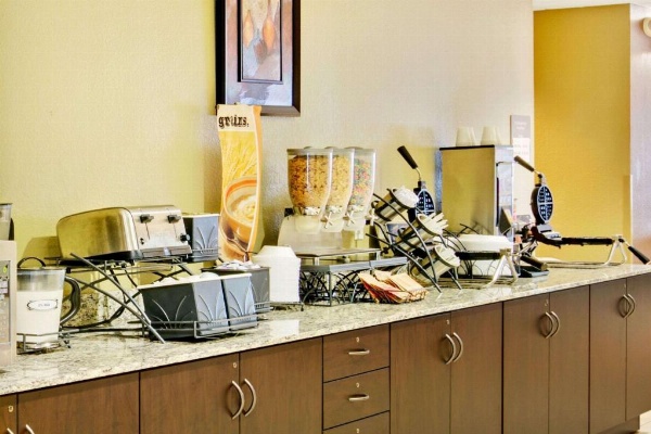 Microtel Inn & Suites By Wyndham Bryson City image 7